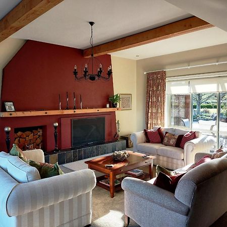 Country Lodge Kinloch Таупо Екстериор снимка