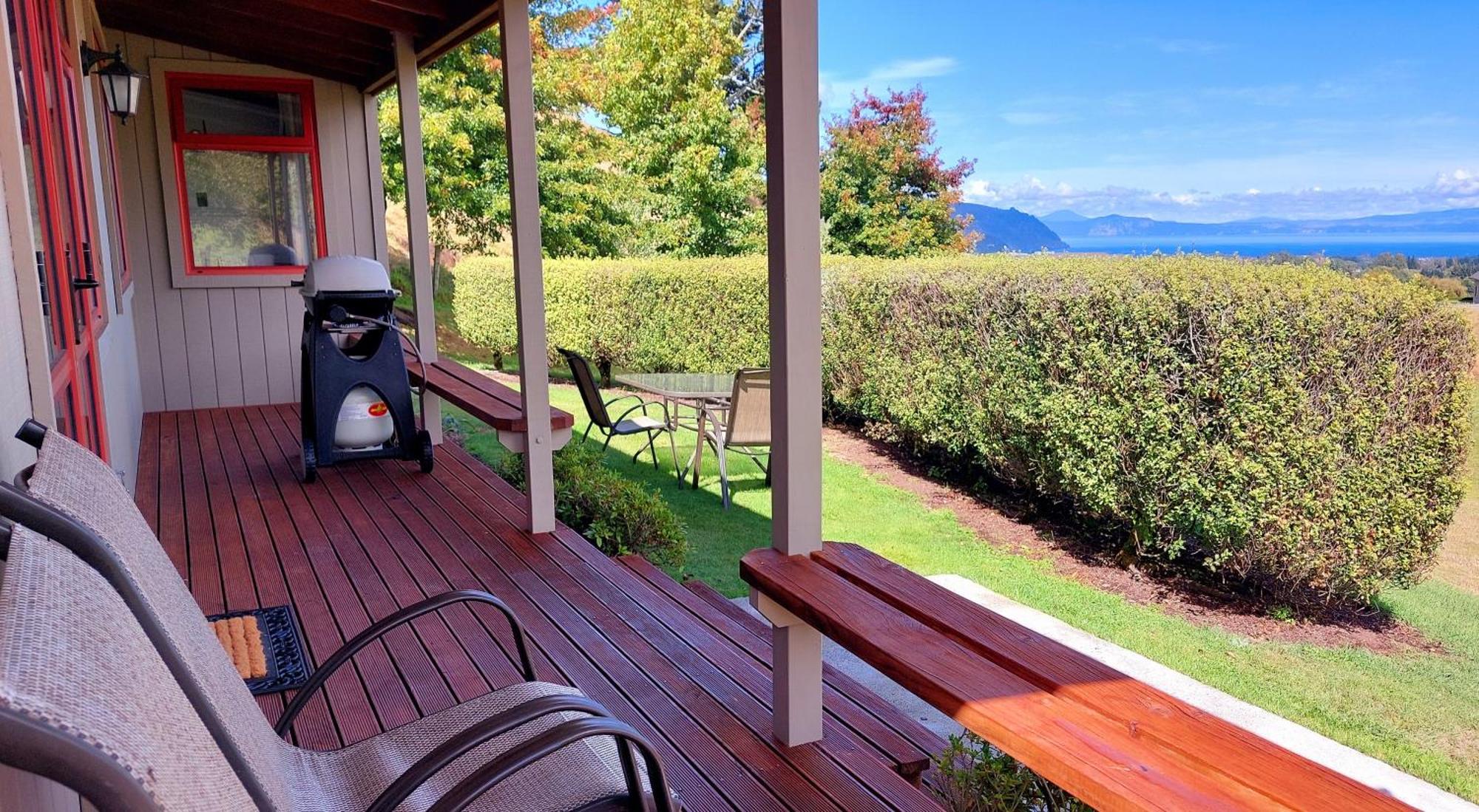 Country Lodge Kinloch Таупо Екстериор снимка