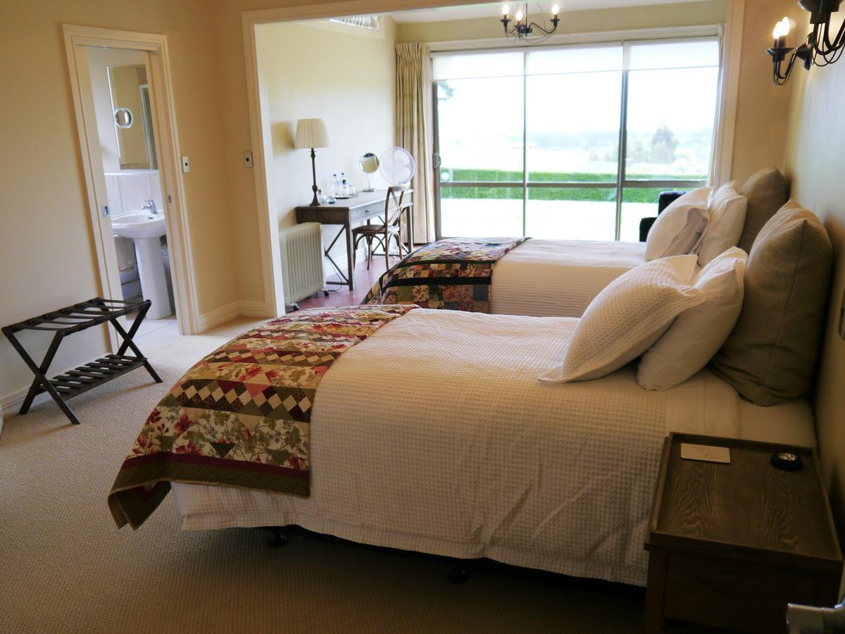 Country Lodge Kinloch Таупо Екстериор снимка